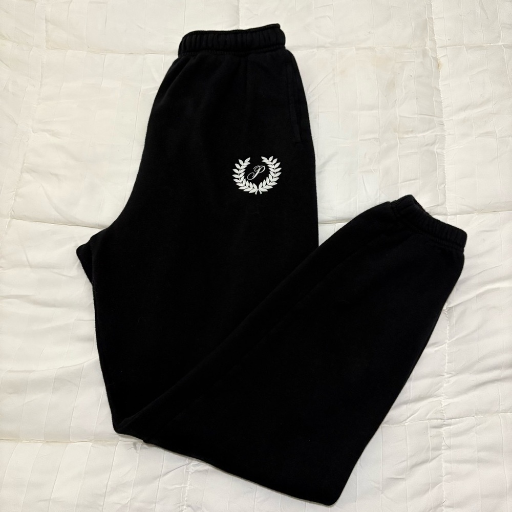 🖤 Pink by Victoria’s Secret Fleece Joggers – Black w/ Embroidered Logo